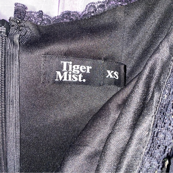 Tiger Mist Black Floral Off the Shoulder Sweetheart Mini Dress - Picture 3 of 3